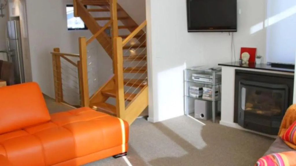 Luxury Woodridge 2-Bedroom Apartment