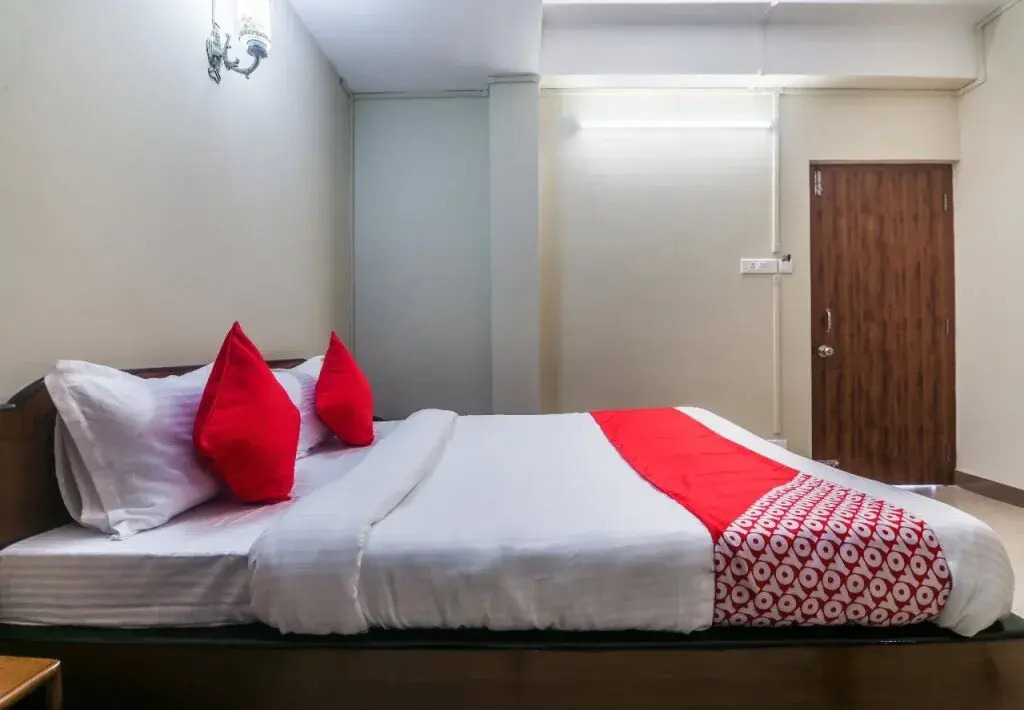 Oyo 18670 Sanctum Guest House