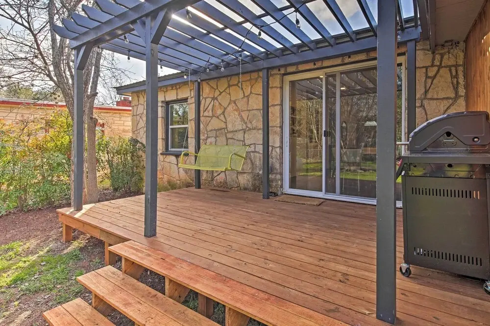 Retro Updated Blanco Abode - Steps to Main Street!