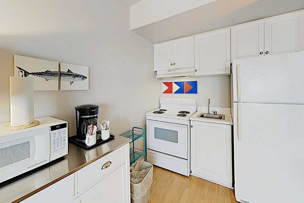 2 Historic District S, River-views Balconies 2 Bedroom Condo
