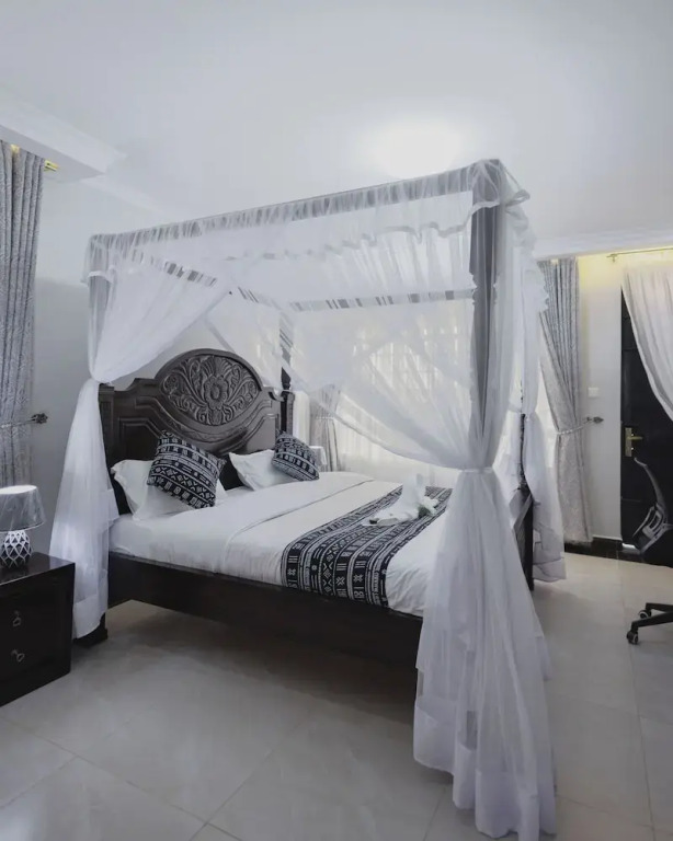 Skyhut Boutique House