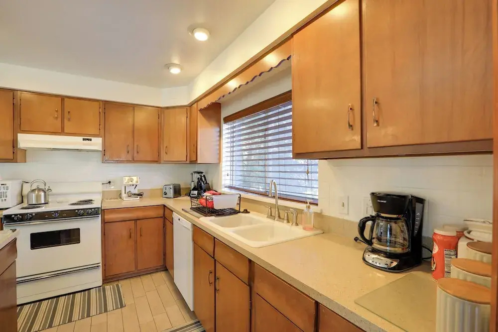 Easy Access to I-25 & I-76: North Denver Retreat!