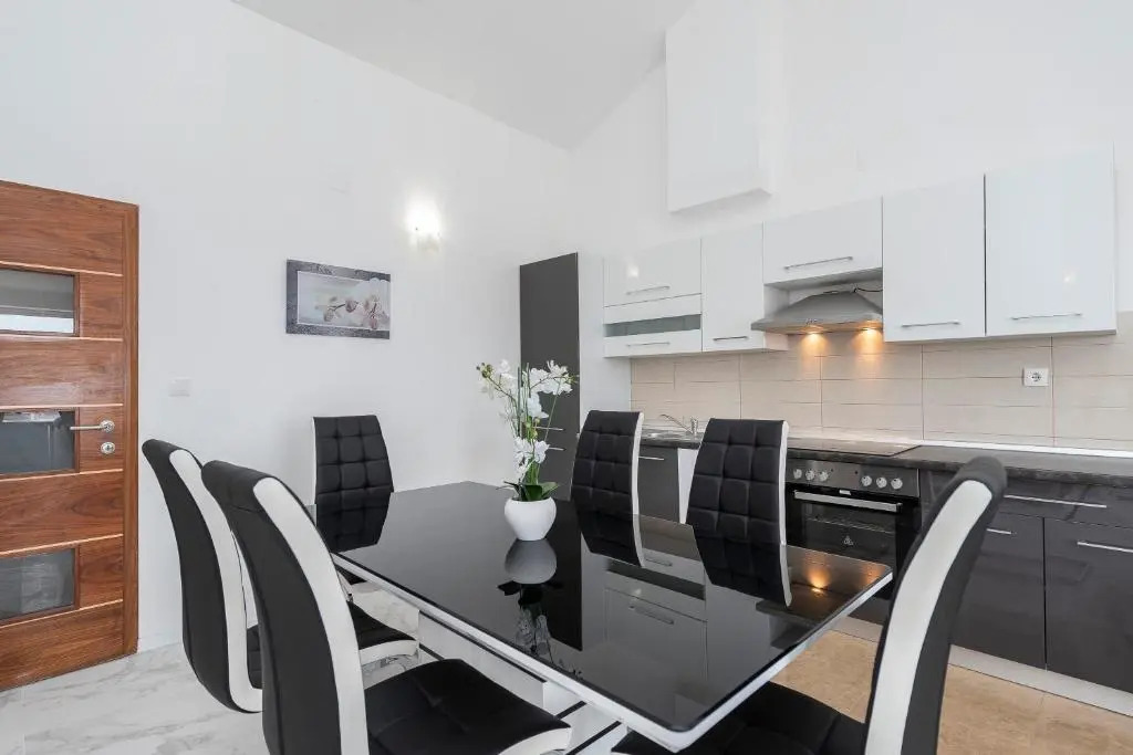 Beautiful penthouse for 8 close to city center