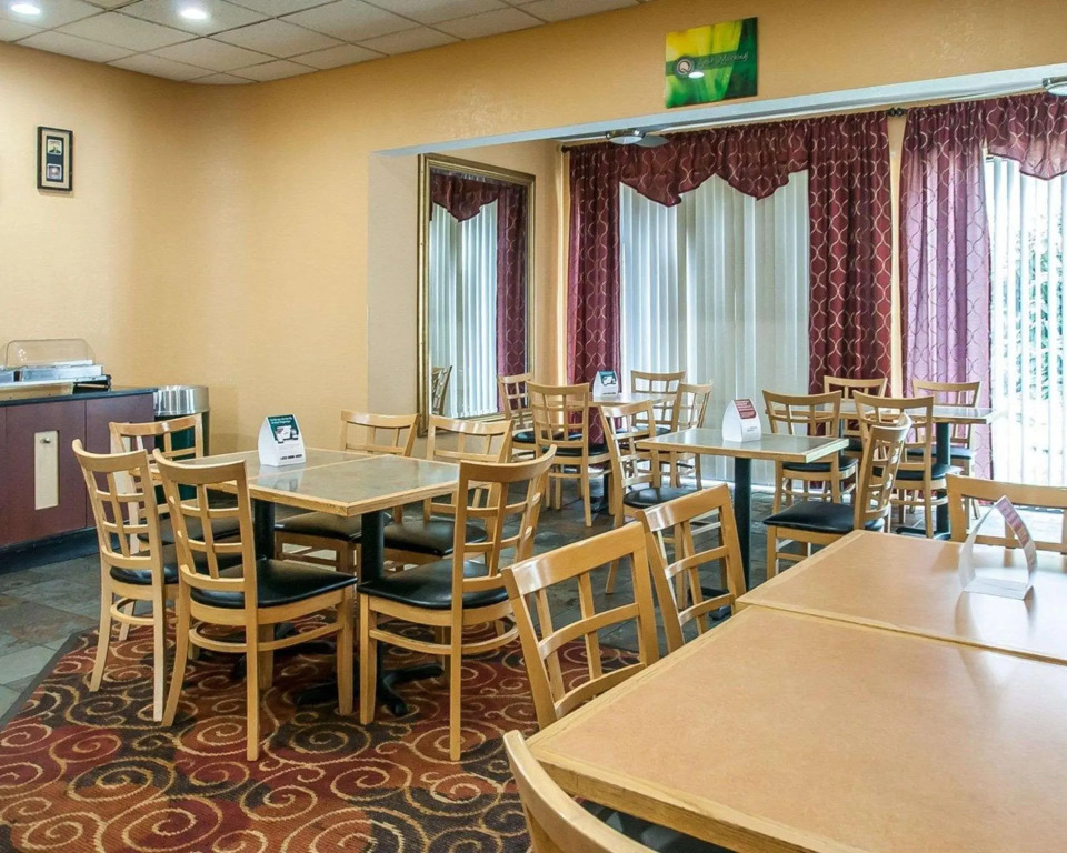Quality Inn & Suites Kansas City I-435N Near Sports Complex