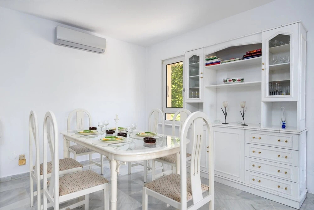 Apartment - 2 Bedrooms with Pool and WiFi - 107805