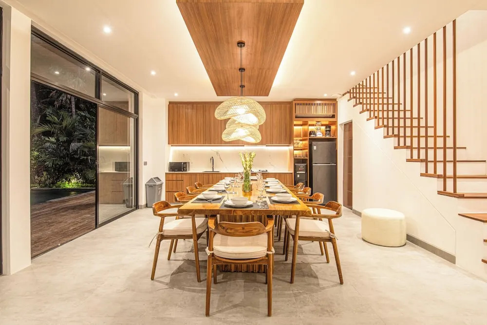Exquisite 5BR Modern Villa 400m From the Ocean