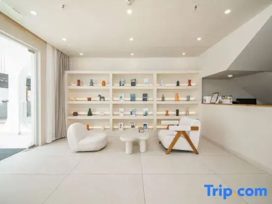 Huyu Yijing Homestay (Hengshan Island Shop)