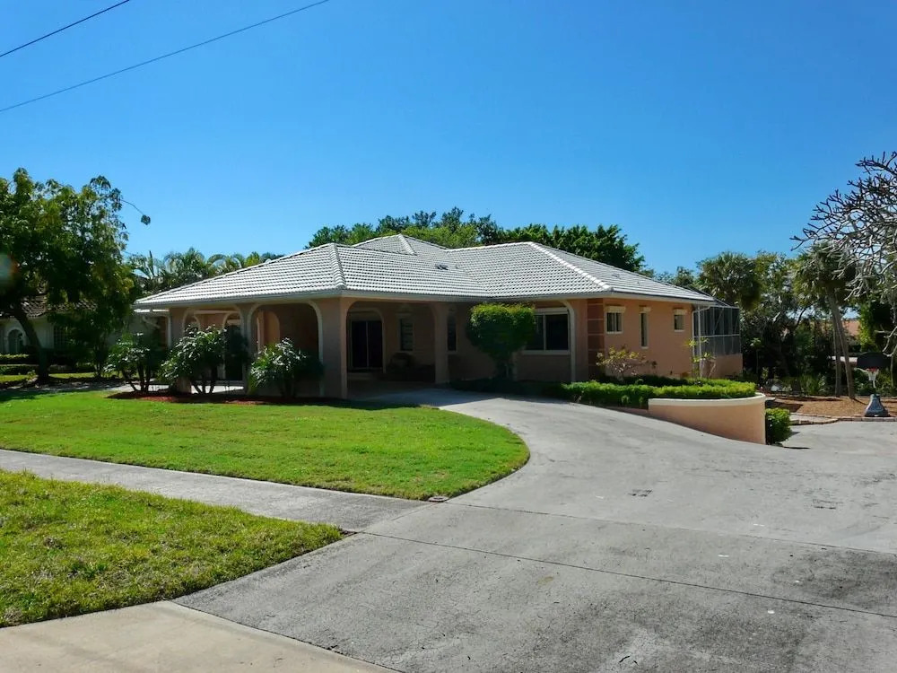 550 Inlet Drive
