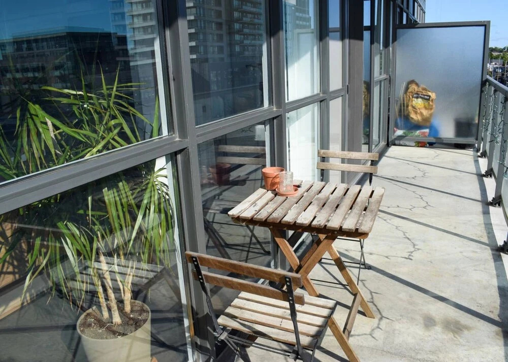 Modern Queen West 2 Bedroom and 2 Bathroom