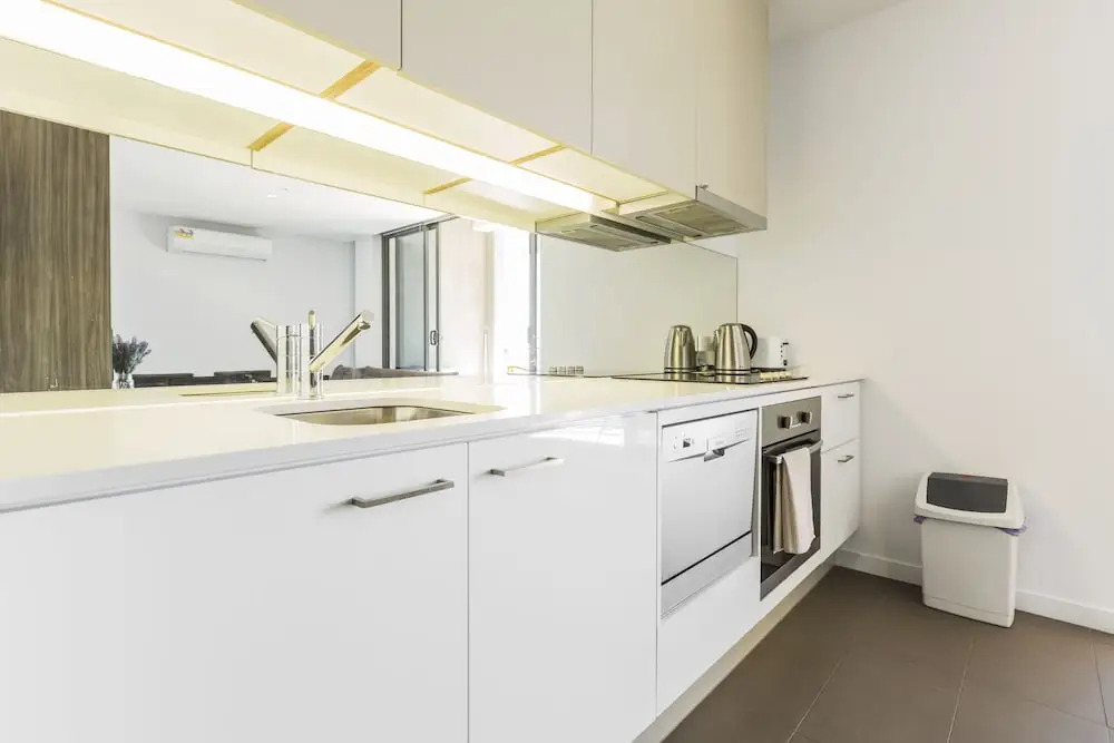 C3CBD Melbourne Apartment