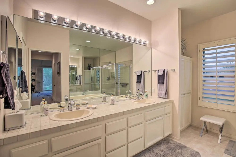 Rancho Mirage Condo w/ Mtn Views + Pool Access