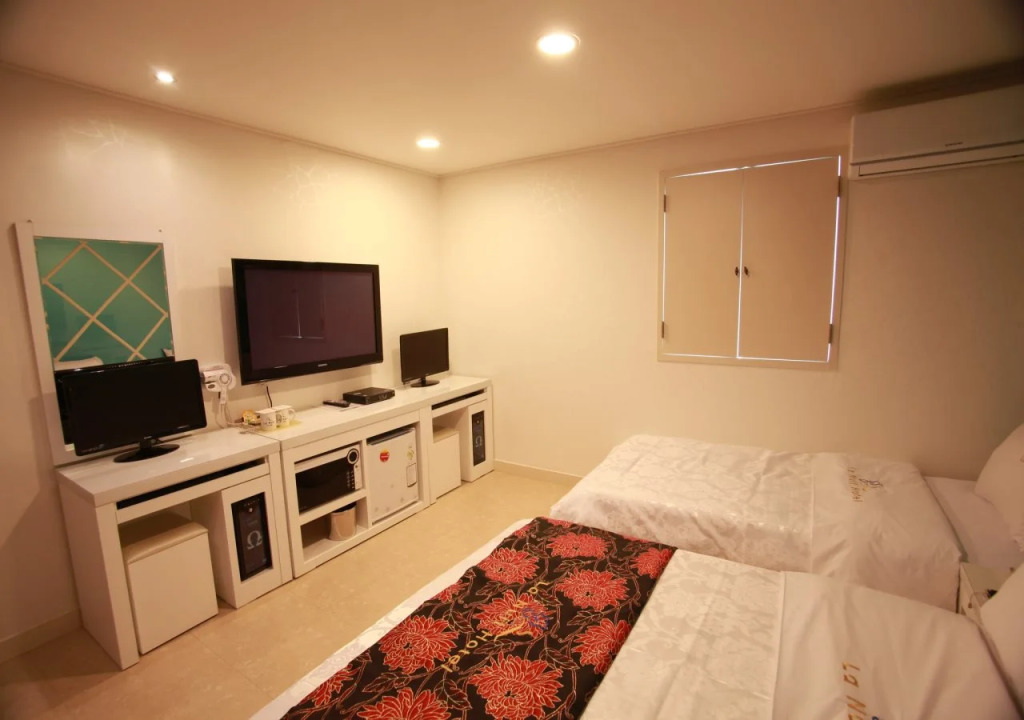 La Nuit Hotel
