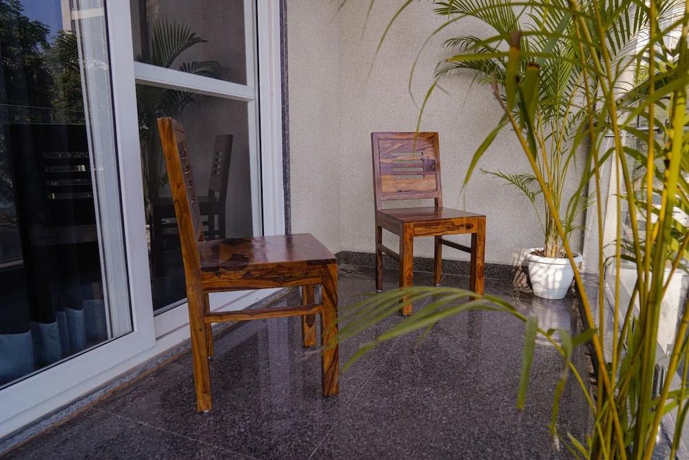Lime Tree 2 Bhk Apartment Golf Course