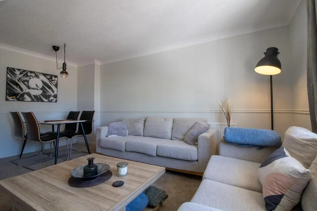 Laurels- 3-beds, Parking, Short Walk to Beach