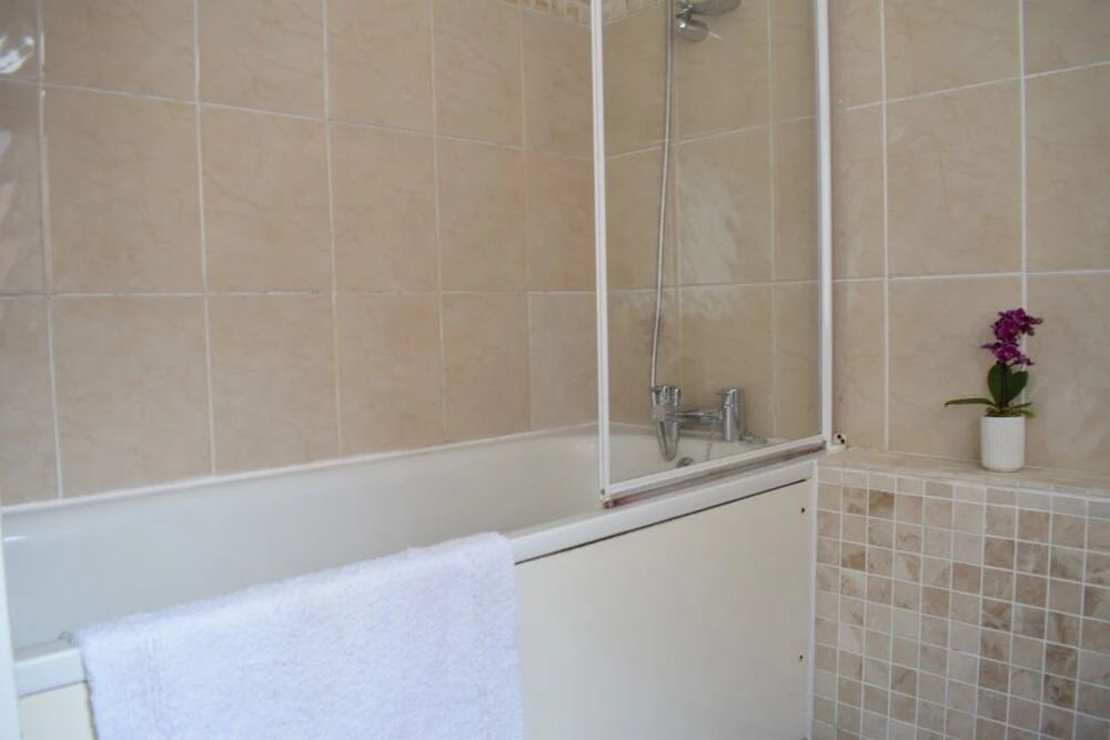Beautiful 3 Bedroom House Close to City Centre