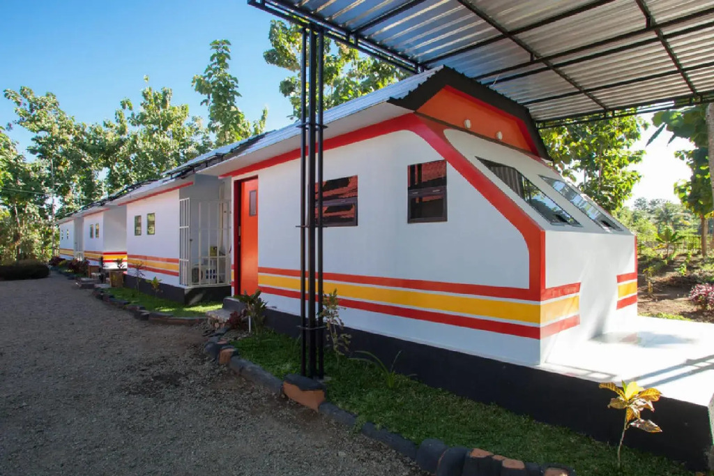 RedDoorz Near Karangasem Train Station 2