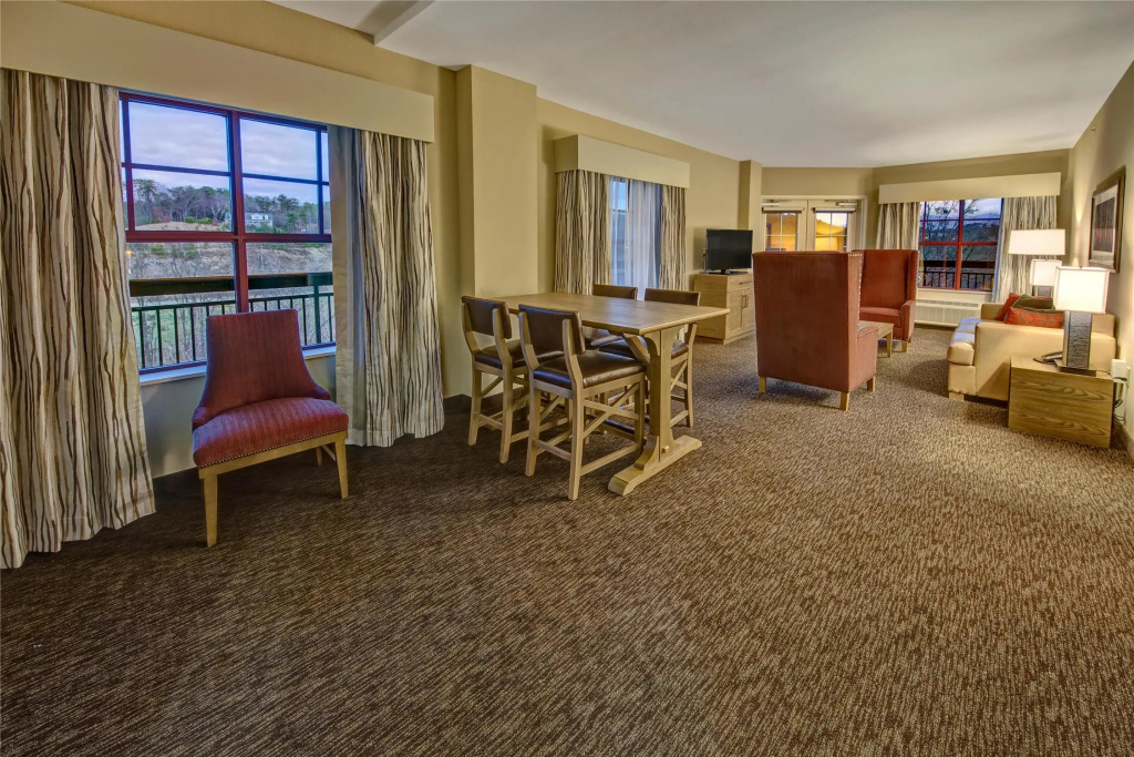 Black Fox Lodge Pigeon Forge, Tapestry Collection by Hilton