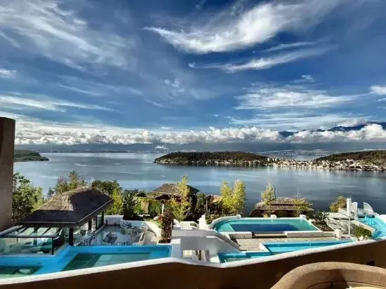 Shiyi Lake View Inn