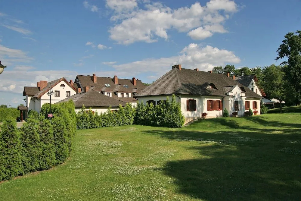 Hotel Sarmata Zespół Dworski