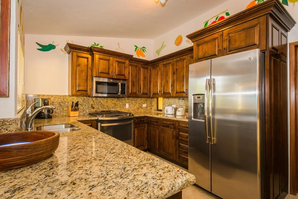 Walk to Cabo Marina & Downtown: Villa Mira Flores