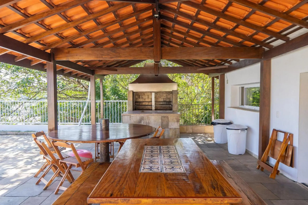Casa luxuosa com 9 quartos e vista pro mar em Ubatuba, até 25 pessoas
