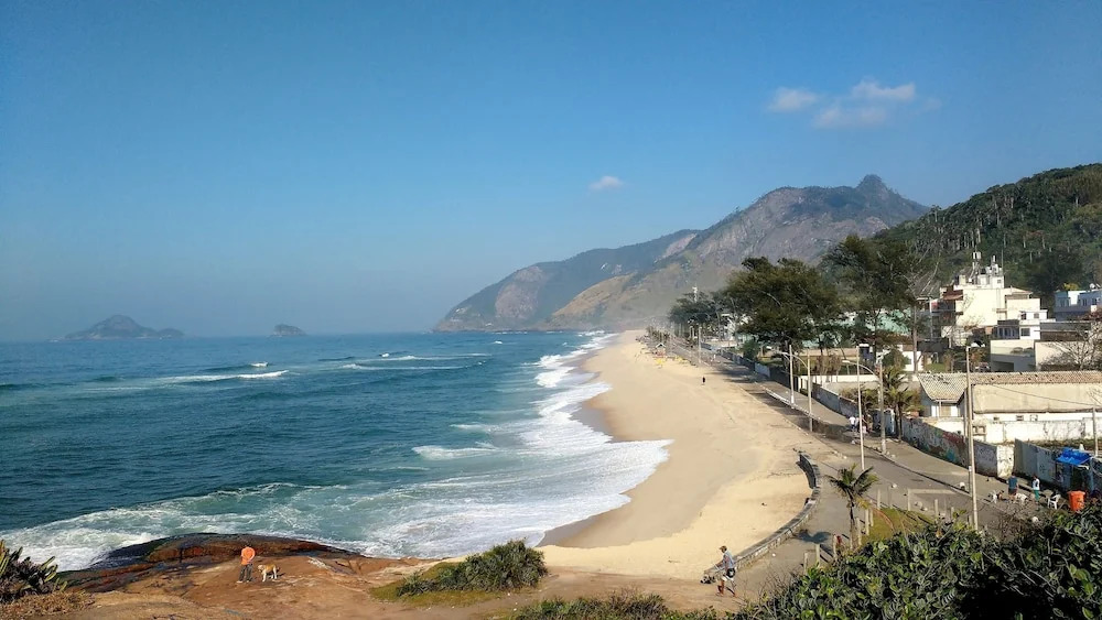 Quarto e Sala de Frente para o Mar