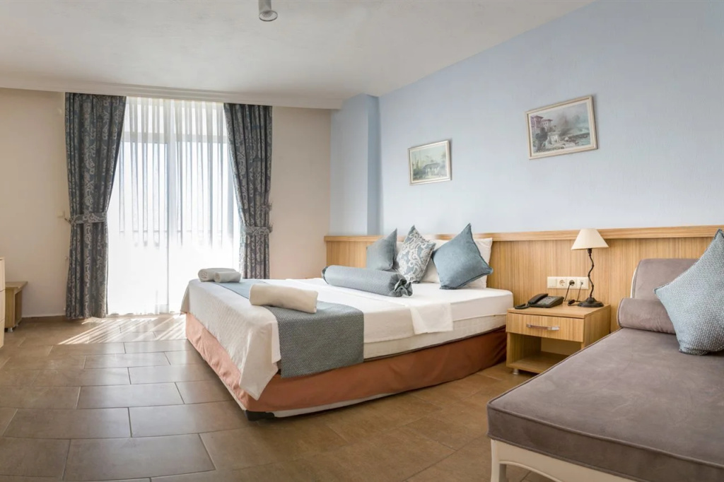 Ponz Hotel