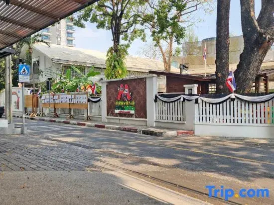 Q Space Sathorn - Narathiwas 18