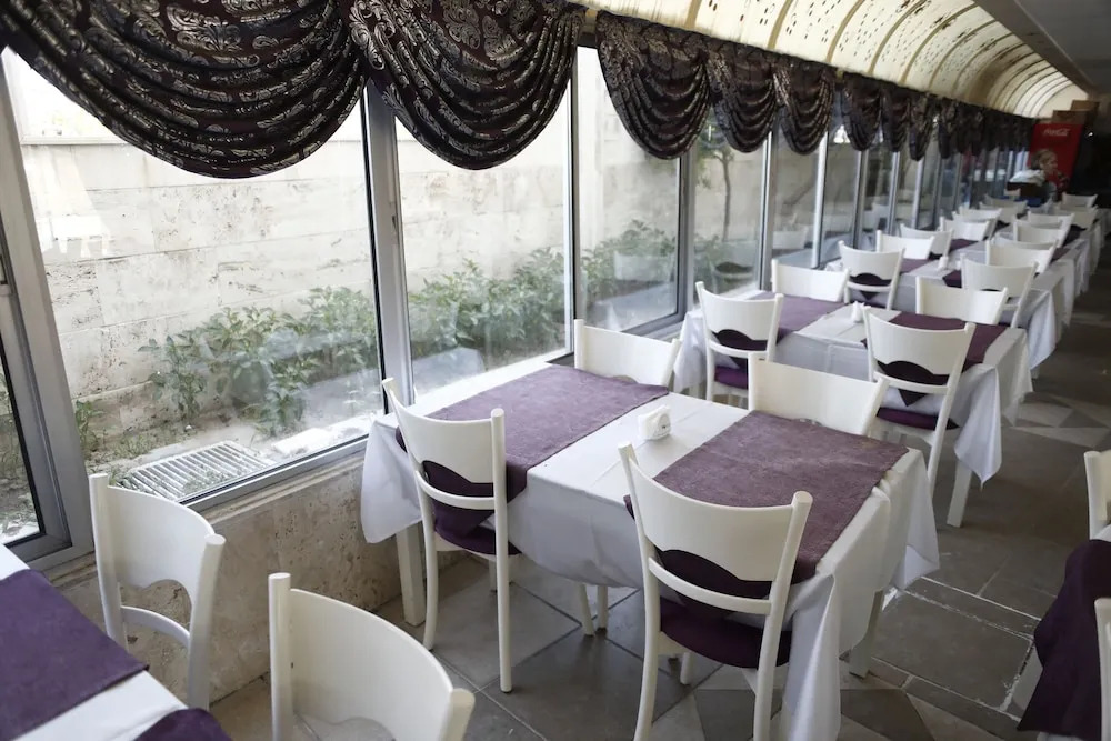 Club Rose Bay Hotel