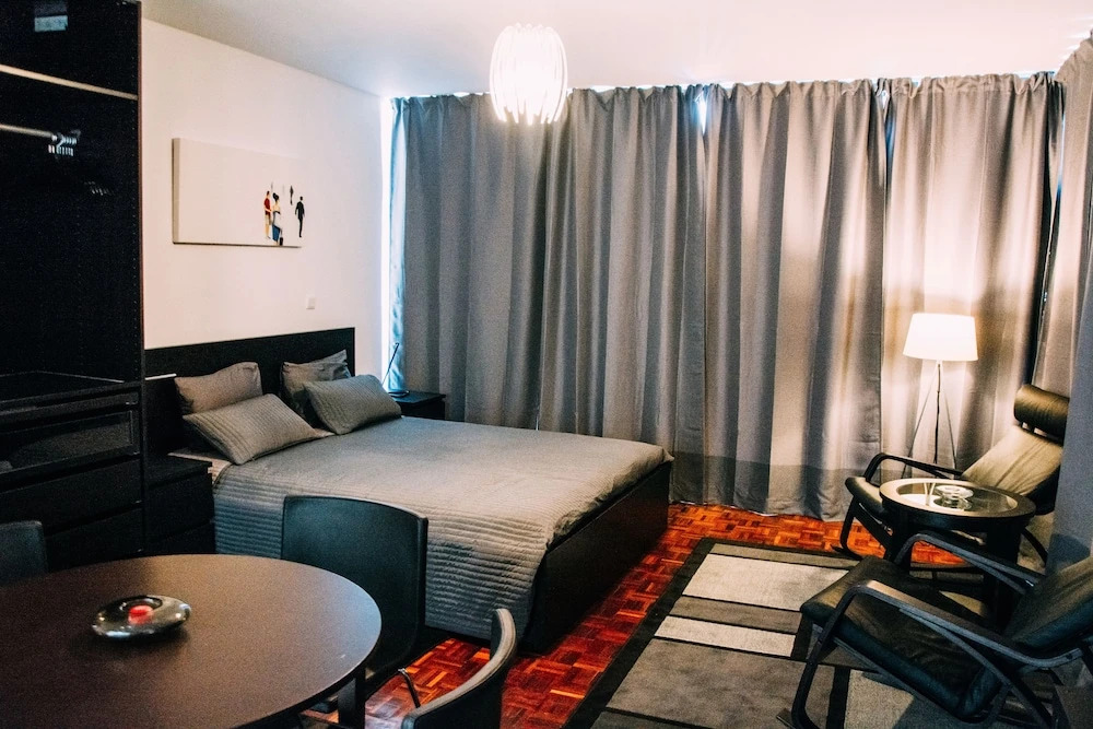 Arts In Apartments Pina