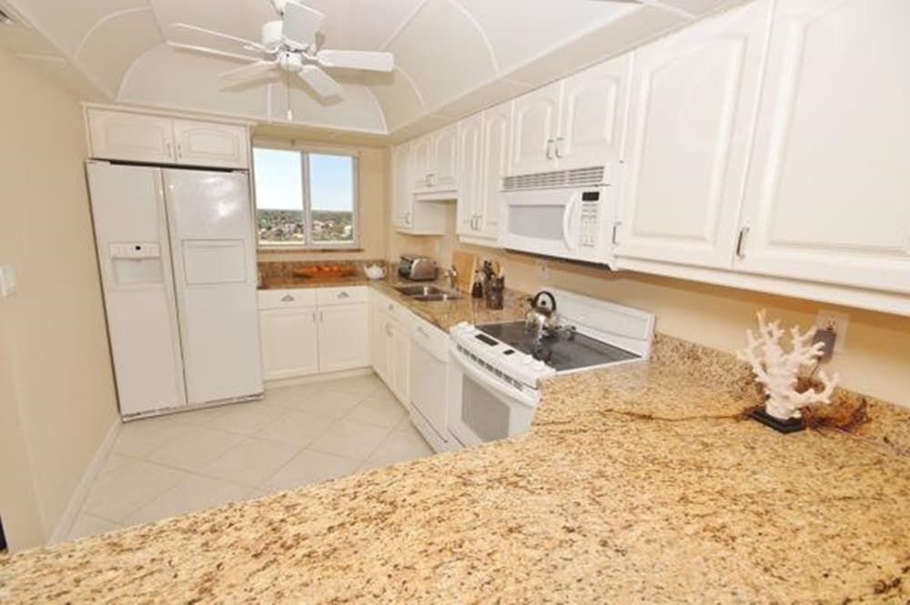 Golden Arms 610 Apartment 2