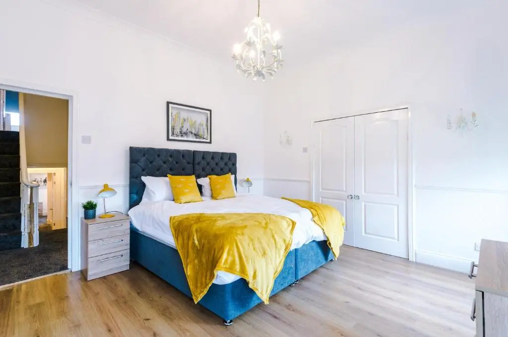 Rest&Recharge at Karma House (5-Bedroom, 8 beds, Free Parking)