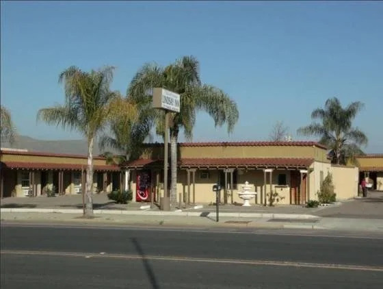 Lindsay Inn