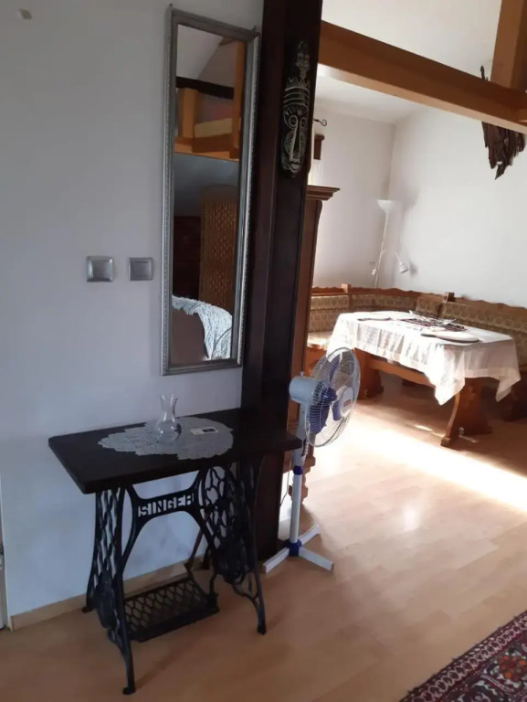 Apart - House