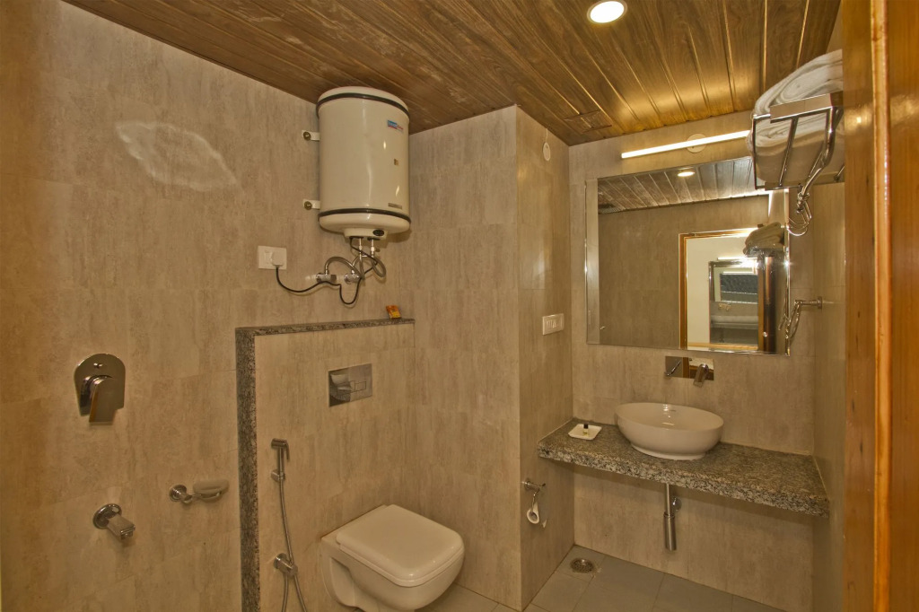 Sarthak Regency,Rangri, Manali,HP,Just 1 kms from Volvo parking