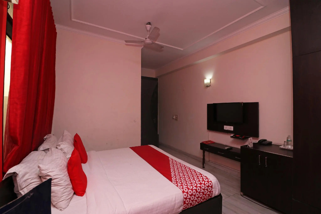 OYO 73418 Ecr Residency And Service Apartment