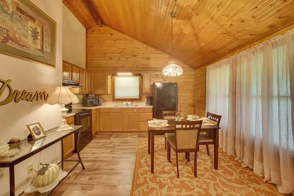 Studio w/ Deck: Near Thorncrown Chapel & Lakes