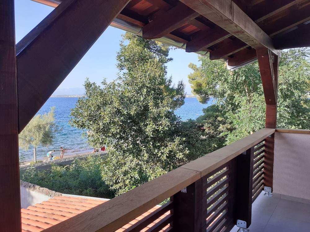 Seafront Spacious Apartment Spazzio
