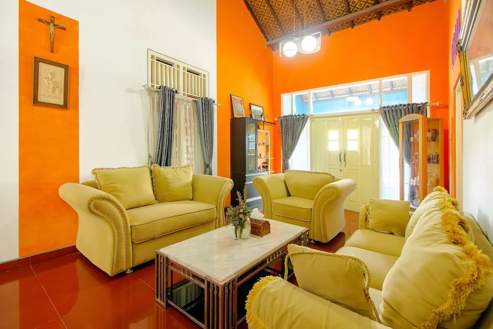 Griya Wismono Homestay by OYO Rooms