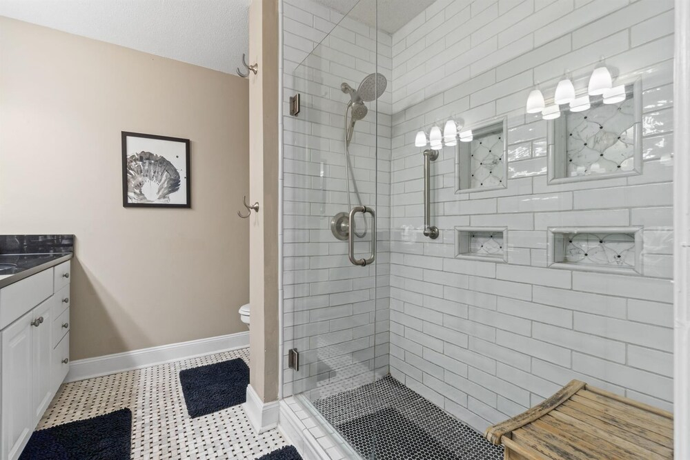 Shoreline Towers T/h 10 3 Bedroom Condo