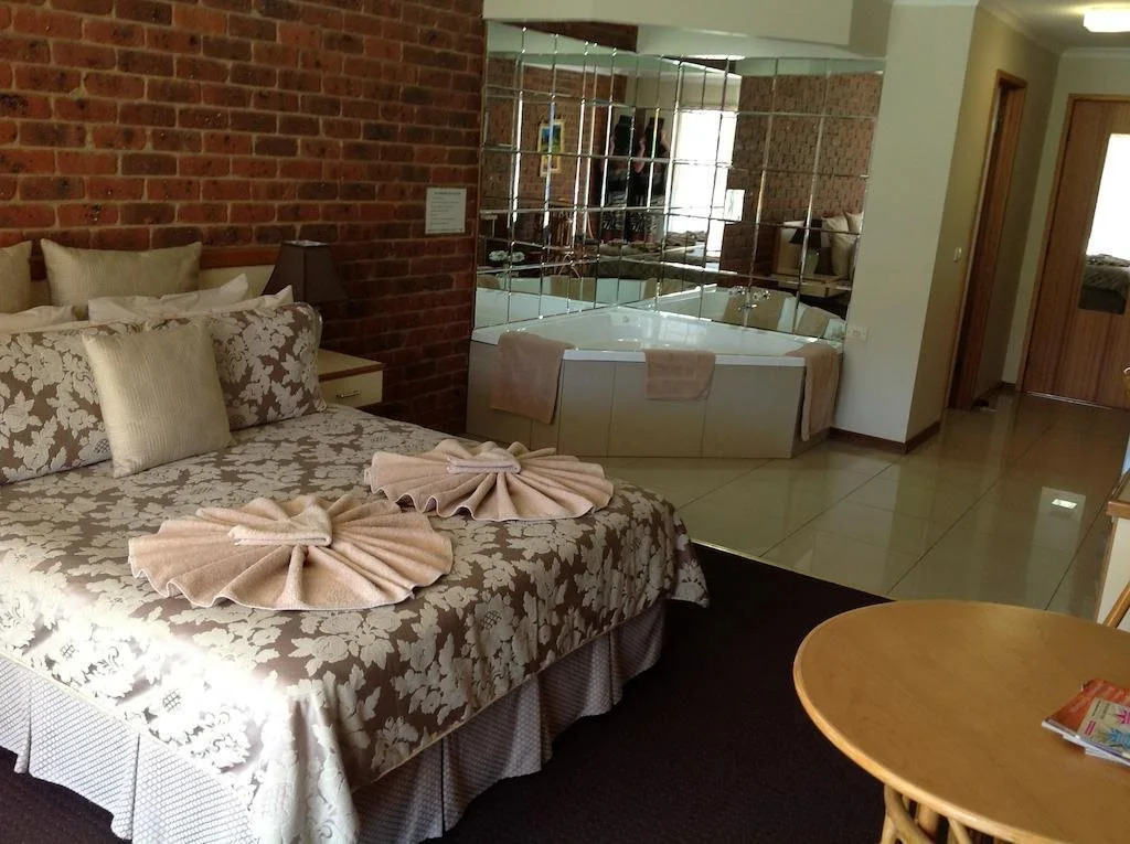 Tooleybuc Club Motor Inn