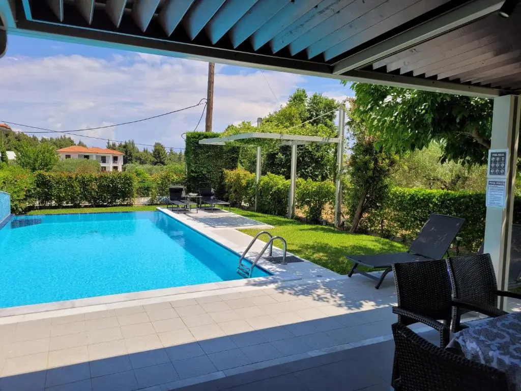 Deluxe 3BD Pool Villa in Chrousso beach Paliouri