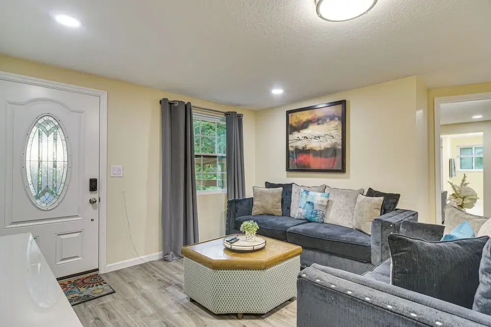 Tropical Tampa Home: Pets Welcome!