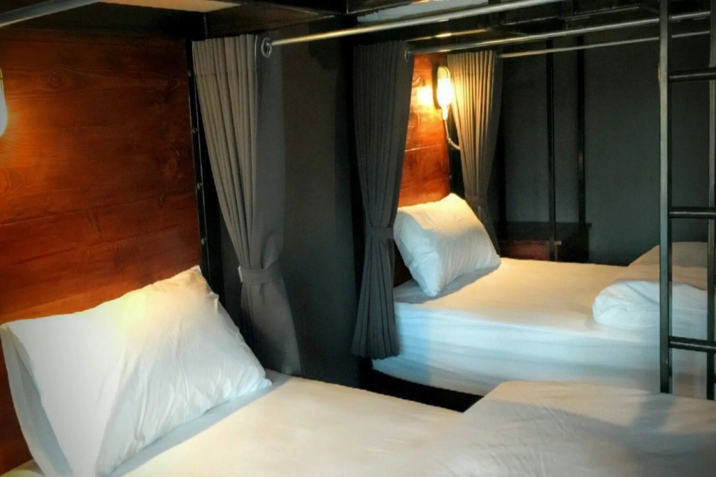 Rider Bedroom Hostel & Cafe