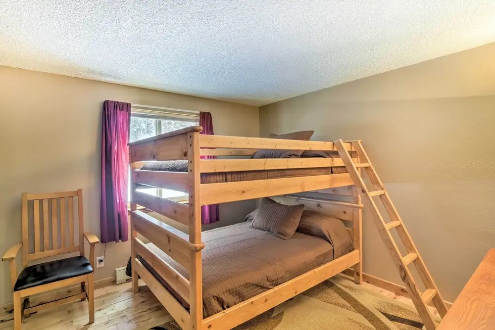 Free Ski Shuttle: Mtn Escape in Breckenridge!