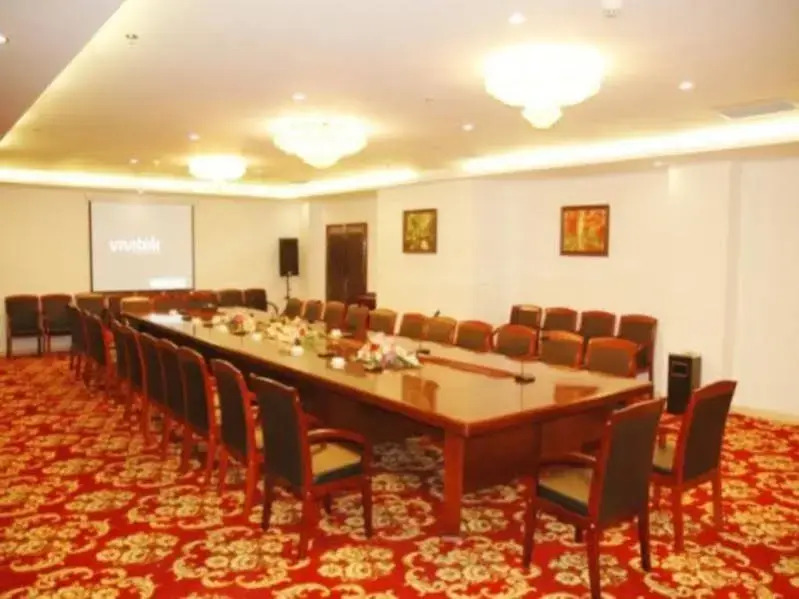 Aksu Pudong Holiday Hotel