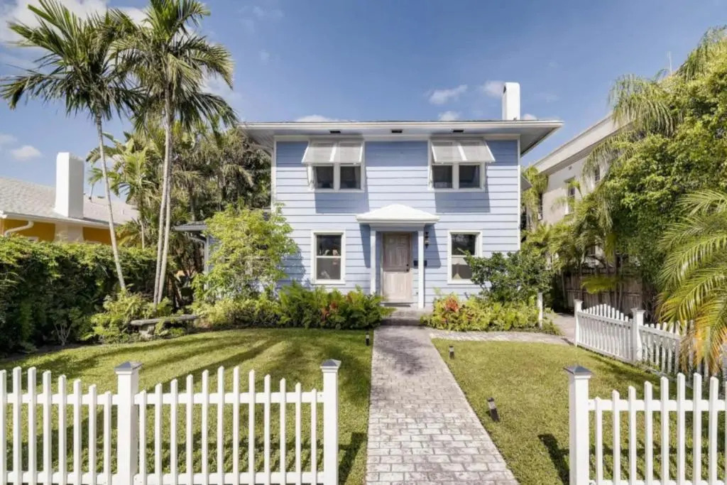 The Periwinkle House - 4bd-2ba - Sleep 10