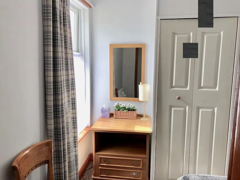 Purple Cloud Cosy 4 bed Cottage with Garden Parking Pet-Friendly