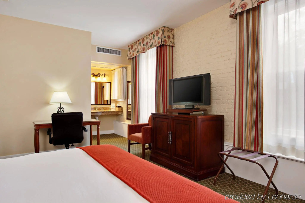 Hotel Virginia Santa Barbara, Tapestry Collection by Hilton