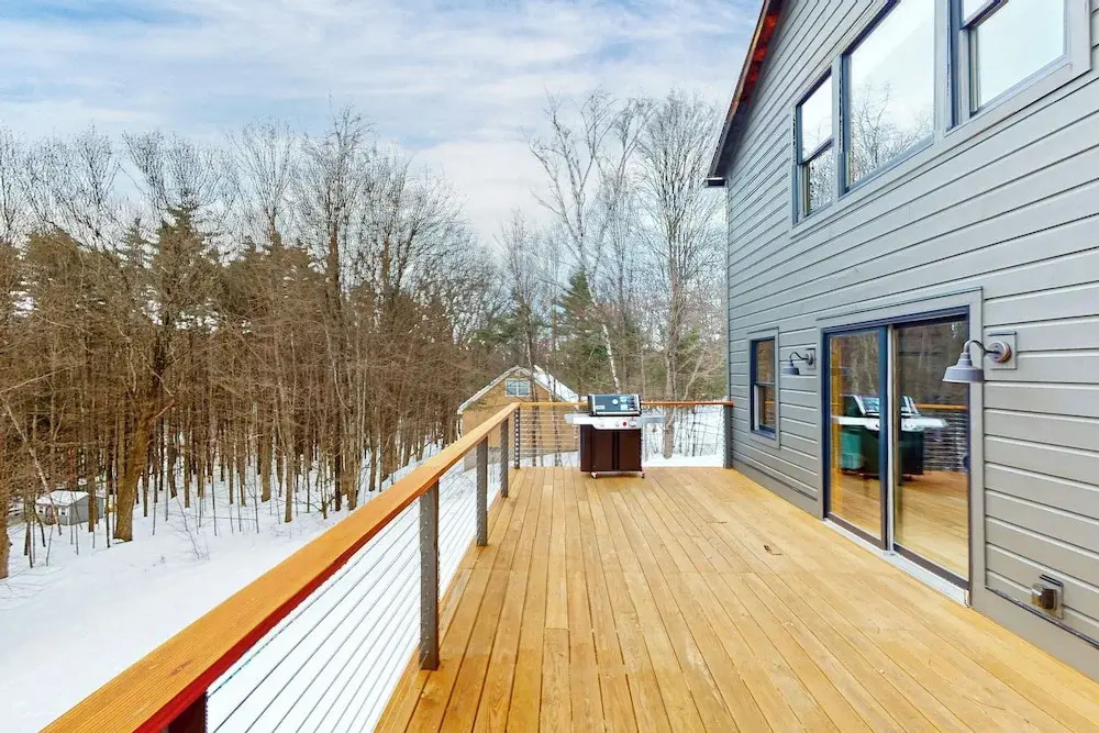 New Home: 2 Mins to Lake Park, Beach & Town